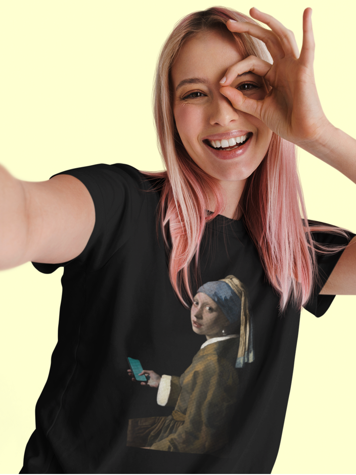 Girl with a smart phone Premium Fitted T-shirt
